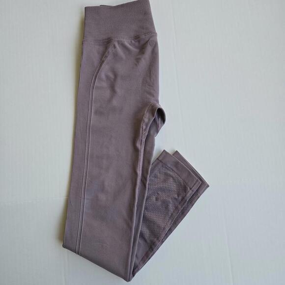 Lululemon Women's High-Waisted Seamless Leggings in Mauve - Picture 7 of 9